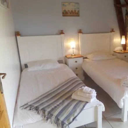 Rent this 3 bed townhouse on Bretagne in Boulevard de Bretagne, 29000 Quimper