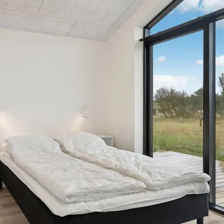 Rent this 5 bed house on Ålbæk in Stationsvej, 9982 Ålbæk