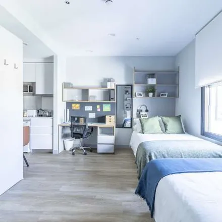 Image 5 - Calle Barrau, 41018 Seville, Spain - Apartment for rent