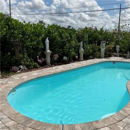Image 4 - 2705 Northeast 1st Place, Cape Coral, FL 33909, USA - House for sale