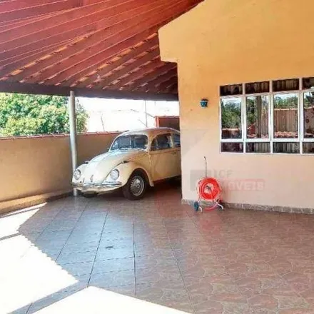 Buy this 3 bed house on Rua Finlândia in Vila São Camilo, Santa Bárbara d'Oeste - SP