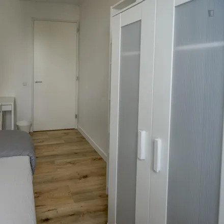Rent this 4 bed room on Koningin Wilhelminaplein 834 in 1062 KS Amsterdam, Netherlands