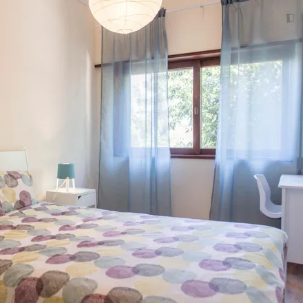 Rent this 3 bed room on Messe Militar das Antas in Rua do Professor Duarte Leite, 4200-479 Porto