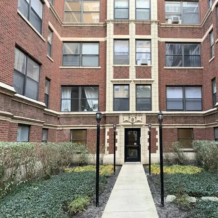 Rent this 2 bed house on 6207-6209 North Winthrop Avenue in Chicago, IL 60660
