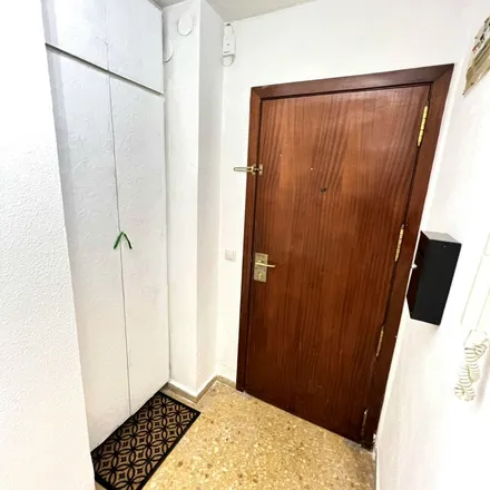 Image 8 - Carrer de Josep Ballester, 38, 46022 Valencia, Spain - Apartment for rent
