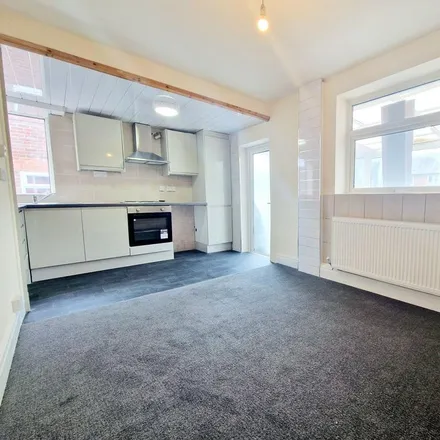 Image 4 - Halliday Road, Manchester, M40 2SU, United Kingdom - Townhouse for rent