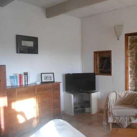 Rent this 2 bed house on 29720 Tréogat