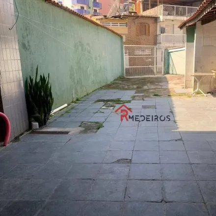 Buy this 3 bed house on Rua Martins Fontes in Tupi, Praia Grande - SP