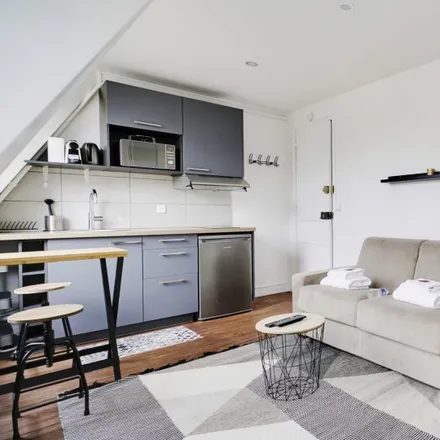 Rent this studio apartment on 34 Avenue Niel in 75017 Paris, France