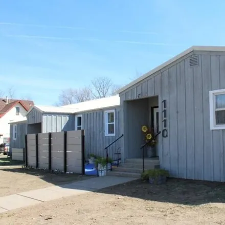Buy this 4 bed house on 1112 Mann Avenue in Larned, KS 67550