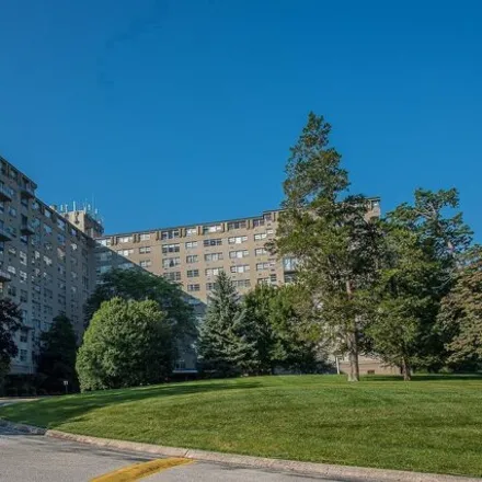 Buy this 2 bed condo on Chetwood Drive in Garrett Hill, Radnor Township