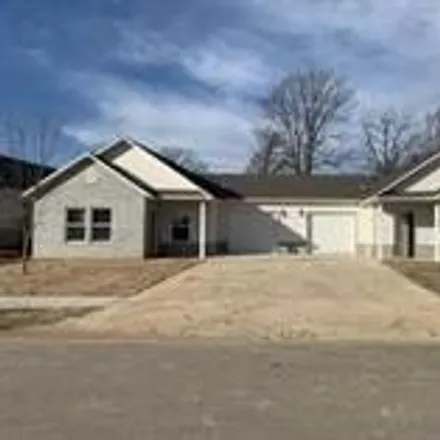 Rent this 3 bed house on 913 Valley Oaks Ln in Centerton, Arkansas