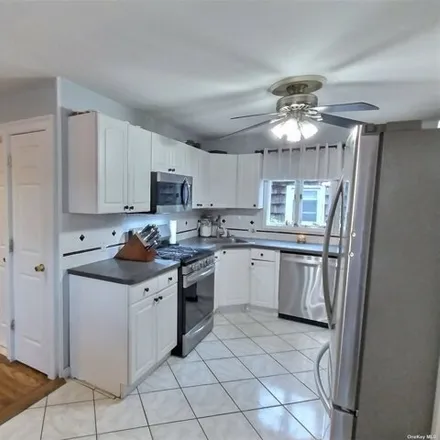 Image 8 - 347 Garfield Avenue, Hempstead Gardens, West Hempstead, NY 11552, USA - House for sale