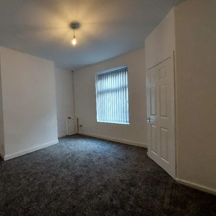 Image 2 - Cambridge Street, Brierfield, BB9 5LN, United Kingdom - Townhouse for rent