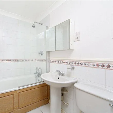 Image 6 - Chesterman Court, Corney Reach Way, London, W4 2TP, United Kingdom - Apartment for rent