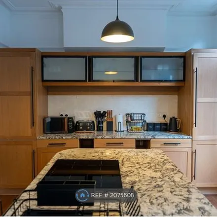 Rent this 4 bed apartment on Merton Avenue in London, W4 1SP