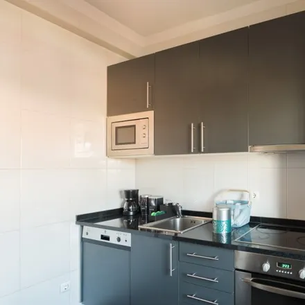 Image 5 - Suzuki, Rua de Santos Pousada, 4000-077 Porto, Portugal - Apartment for rent