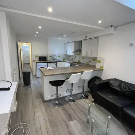 Rent this 6 bed townhouse on 65 North Road in Selly Oak, B29 6AN
