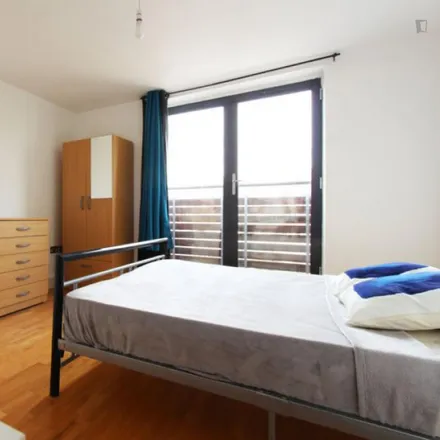 Rent this 3 bed room on 86 Copenhagen Place in Bow Common, London