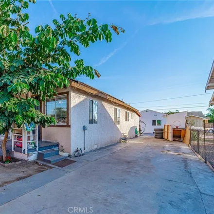 Image 2 - 906 East 105th Street, Los Angeles, CA 90002, USA - House for sale
