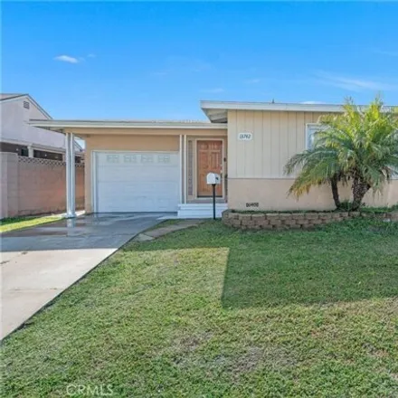 Image 2 - 13758 Hanwell Avenue, Bellflower, CA 90706, USA - House for sale