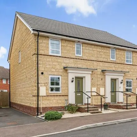 Buy this 3 bed duplex on Holbrow Close in Kings Stanley, GL10 3GL