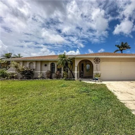 Image 2 - Hunters Run Executive Golf Course, 1006 Southeast 4th Place, Cape Coral, FL 33990, USA - House for sale