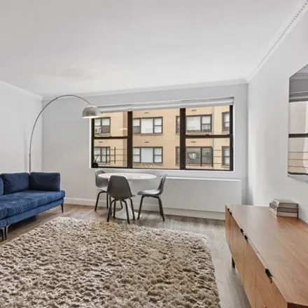 Rent this 1 bed condo on 402 East 90th Street in New York, NY 10128