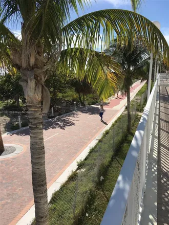 Image 3 - Collins Avenue & 5600 Block, Collins Avenue Service Road, Miami Beach, FL 33141, USA - Condo for rent