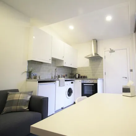 Rent this studio apartment on Kelso Road in Leeds, LS2 9PP