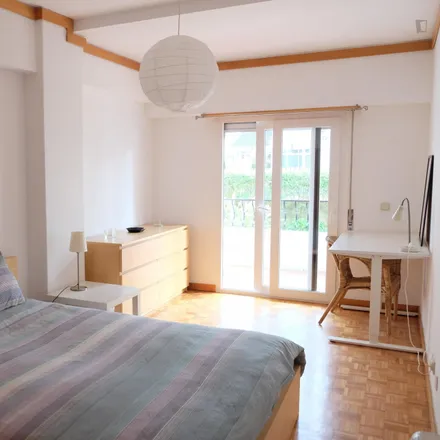 Rent this 3 bed room on Rua Fernão de Magalhães 45 in 2775-584 Cascais, Portugal
