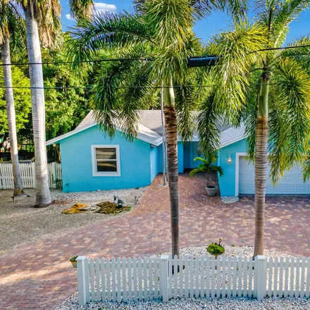 Image 4 - 694 Dolphin Avenue, Anglers Park, Key Largo, FL 33037, USA - House for sale