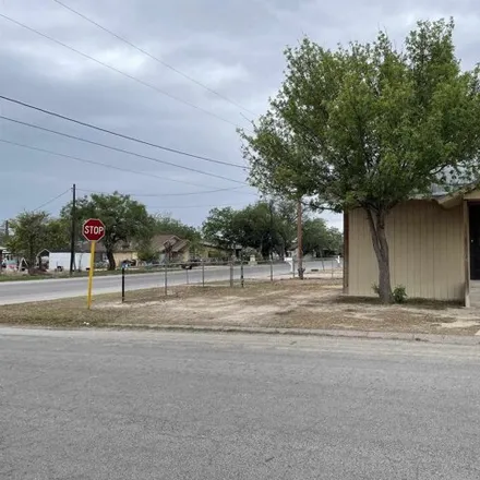 Image 2 - 1509 West Chapoy Street, Del Rio, TX 78840, USA - House for sale