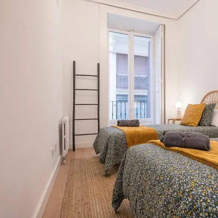 Rent this 1 bed apartment on Anauco in Calle de la Reina, 25