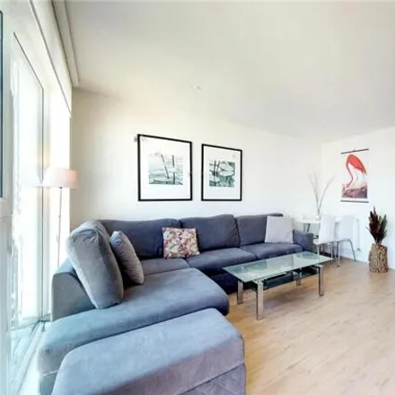 Rent this 2 bed apartment on Hudson Building in Deals Gateway, London