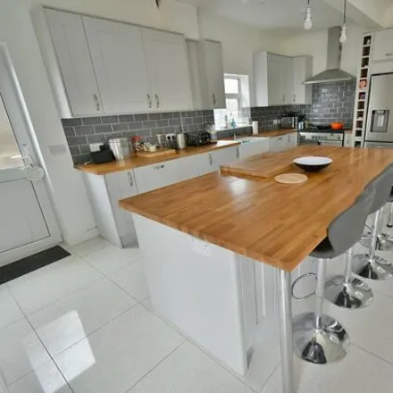 Image 2 - 17b, 17a Birch Avenue, Parley Cross, BH22 8PG, United Kingdom - House for sale