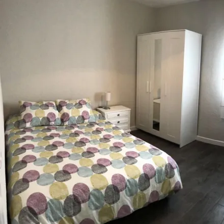 Rent this 3 bed room on Madrid in Calle Alhelí, 2