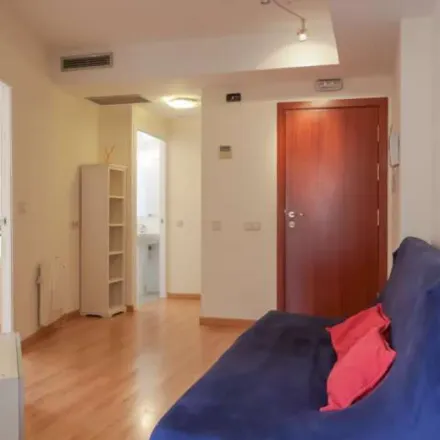 Image 4 - Calle de la Oca, 10, 28025 Madrid, Spain - Apartment for rent
