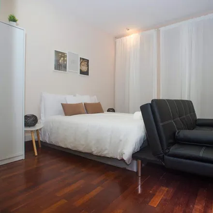 Rent this studio apartment on Solar da R. Cedofeita in Travessa de Cedofeita, 4050-448 Porto