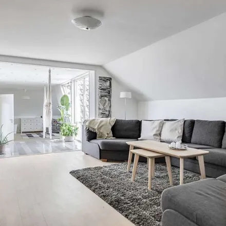 Rent this 11 bed apartment on Källarbacksvägen in 281 31 Hässleholm, Sweden