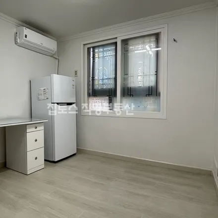 Rent this studio apartment on 서울특별시 관악구 봉천동 897-14