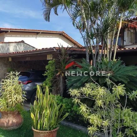 Buy this 6 bed house on Rua Roma in Piratininga, Niterói - RJ