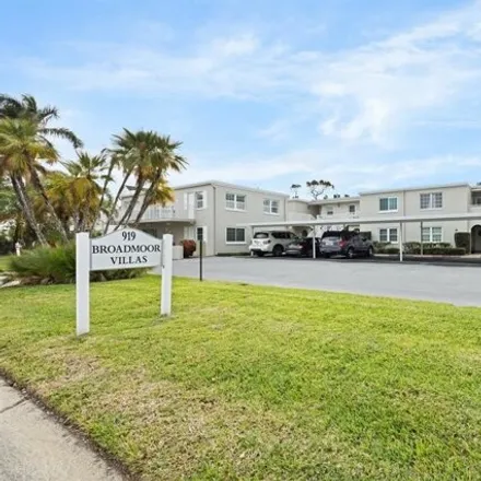 Buy this 2 bed condo on 903 Osceola Road in Belleair, Pinellas County