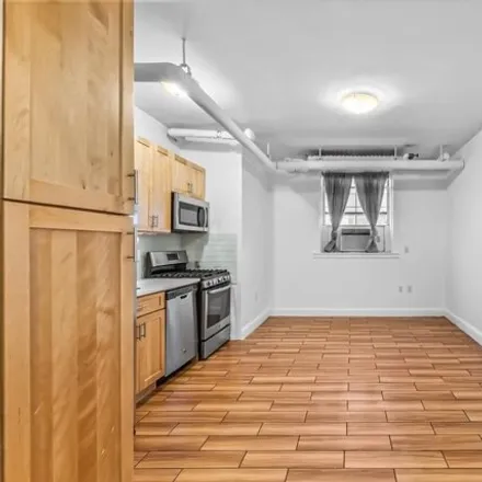 Image 6 - 30-45 Hobart Street, New York, NY 11377, USA - Apartment for sale