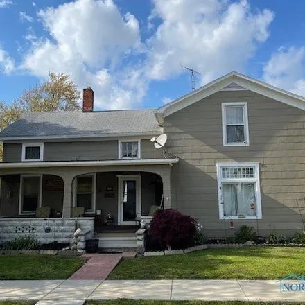 Buy this 4 bed house on 1192 Garrison Street in Fremont, OH 43420