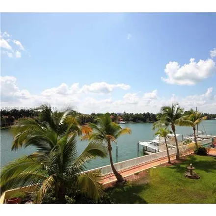 Image 1 - 5600 Collins Avenue - Apartment for rent