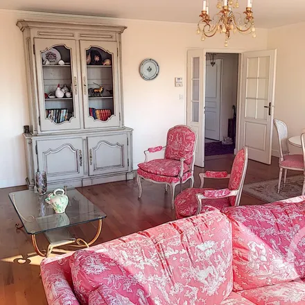 Rent this 3 bed apartment on 48 Rue des Godrans in 21000 Dijon, France