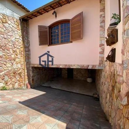 Buy this 3 bed house on Rua Castanheiras in Santa Amélia, Belo Horizonte - MG