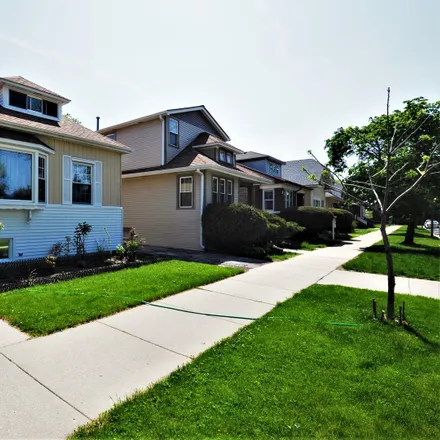 Buy this 3 bed house on 5331 West Warwick Avenue in Chicago, IL 60634