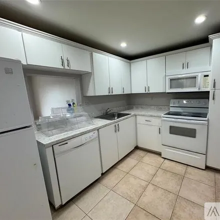 Image 5 - 4354 NW 9th Ave, Unit 3d - Condo for rent